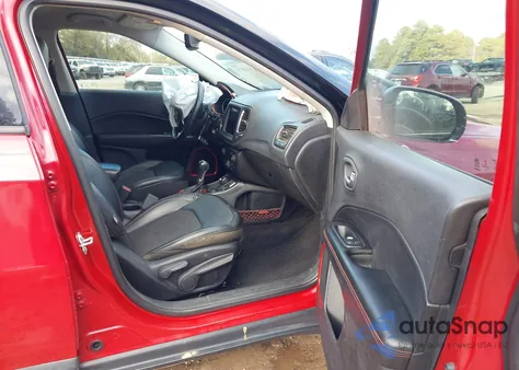 2018 Jeep Compass Trailhawk 4X4 из США, поврежденный, VIN 3C4NJDDB2JT419428